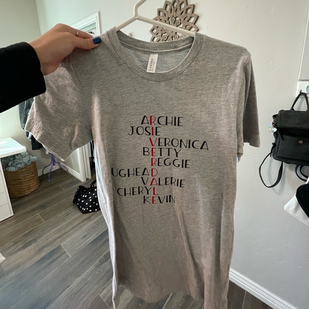 RIVERDALE grey tee